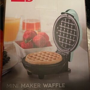 Dash of Pink Mini Waffle Maker - Black and Teal
